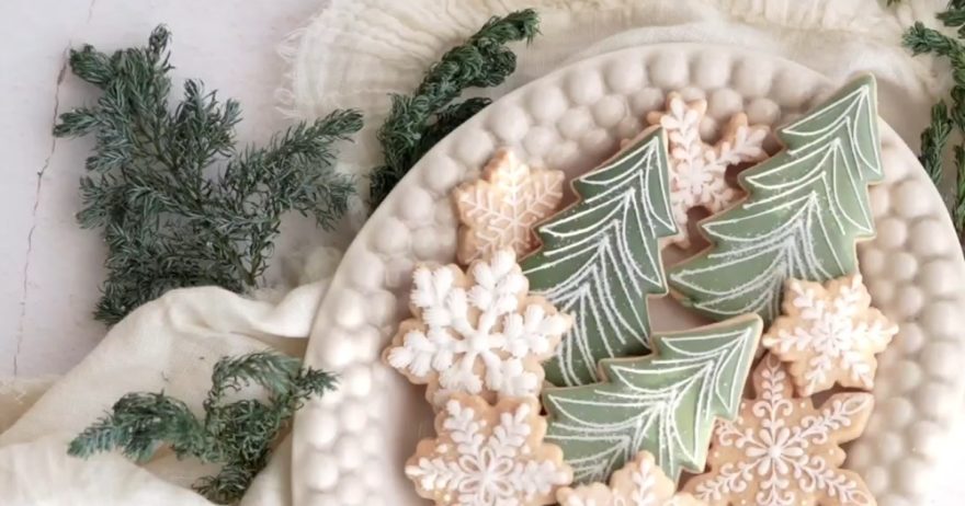 お皿で彩るクリスマスパーティーとアイシングクッキー