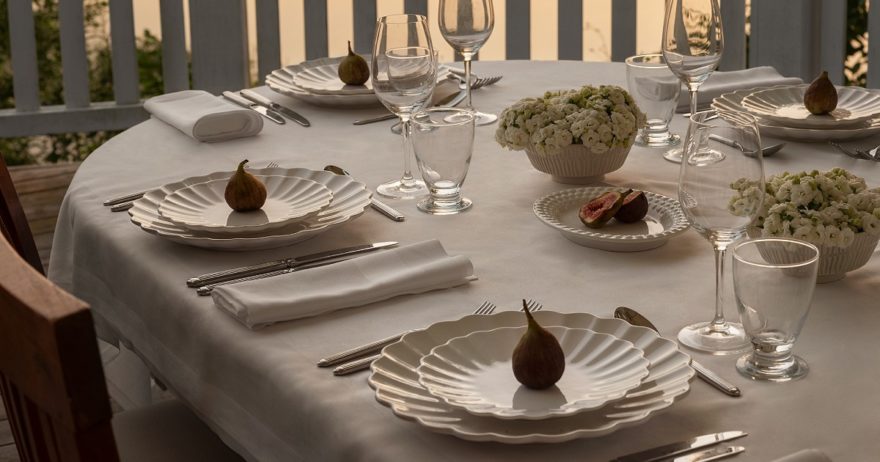 のどかな風景にしっくり馴染むマテュースの陶器