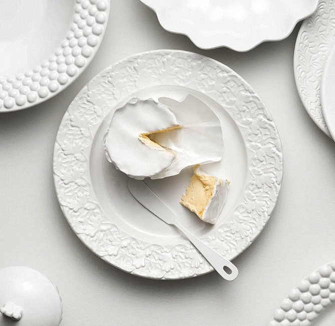 お料理を美しく引き立てる「究極の白いお皿」