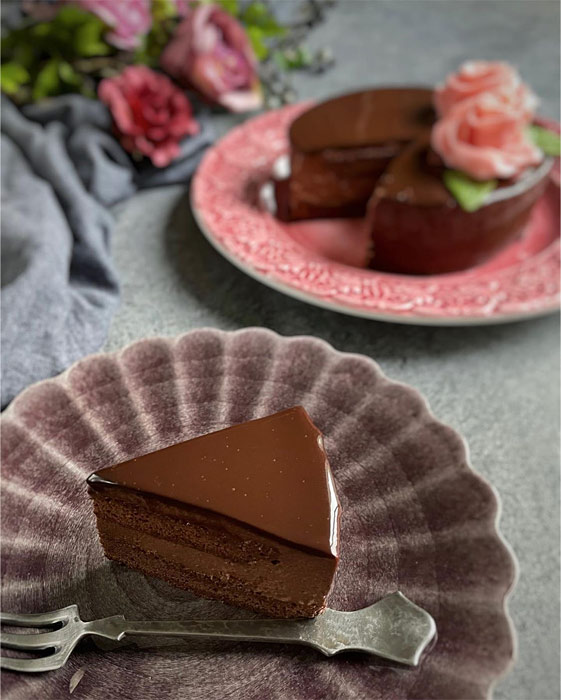 ケーキ皿とチョコレートムース