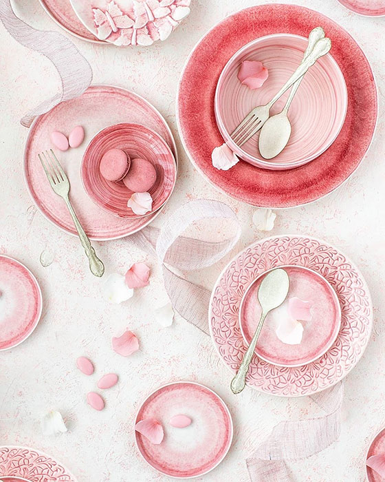 かわいいピンクの食器