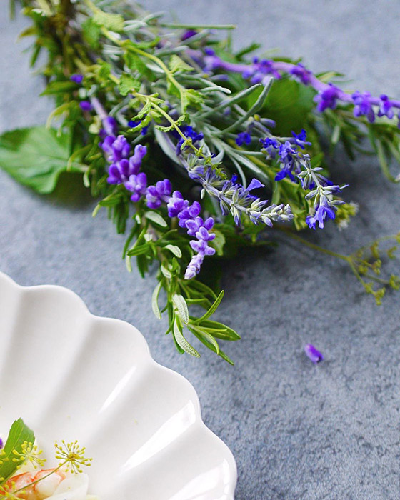 edible-herbs-white-plate
