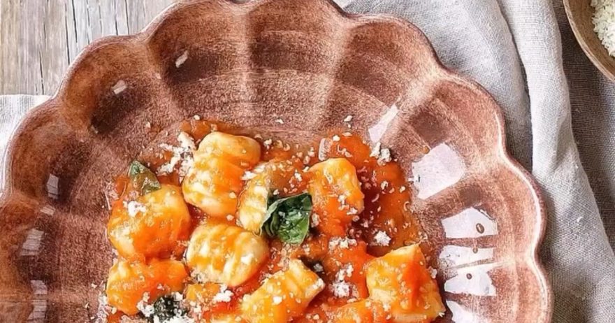 春のイタリアンを彩るマテュースの器。シナモン色のボウルとニョッキ