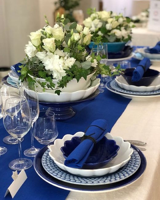 マテュースのブルーとサンドの食器で作る春のテーブルコーディネート