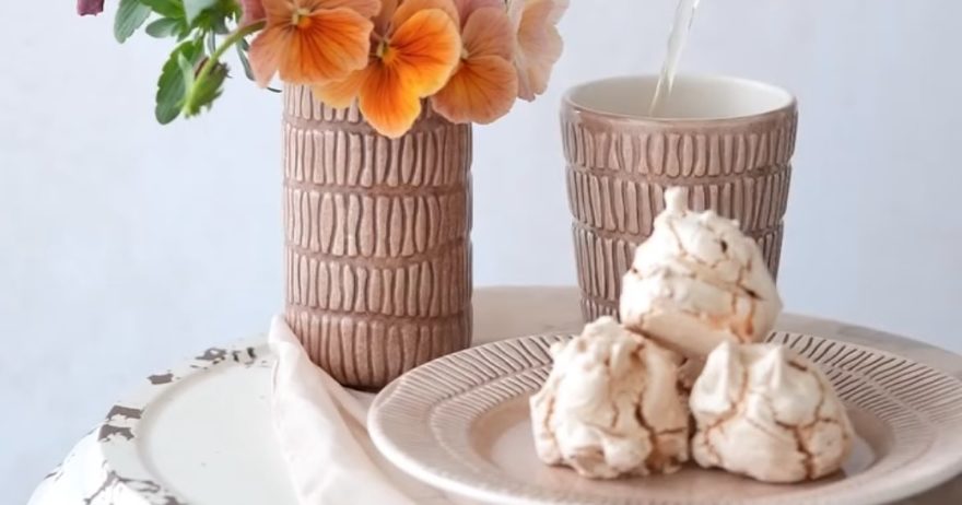 春のおうちカフェに。温もり溢れる北欧食器で楽しむティータイム