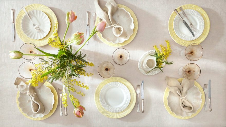 真上から見たマテュースのストライプスボウルとオイスタープレートのセッティング