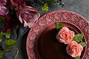 ピンクのレースプレートとチョコレートムースで秋色テーブル