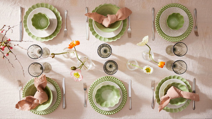 「グリーンとサンド」優しい色の食器を使ったテーブルコーディネート