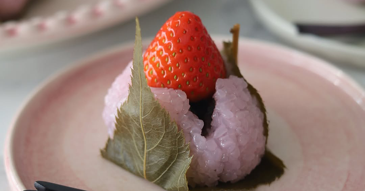 和菓子が映える「和モダン」な器選び。マテュースのお皿で春の食卓スタイリング