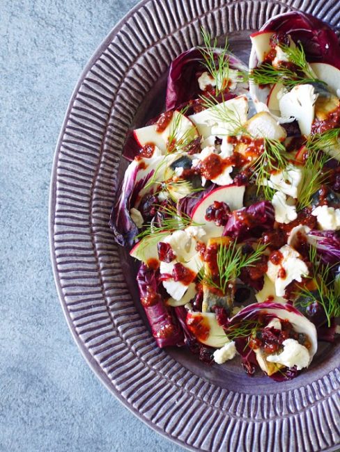サラダを引き立てる食器